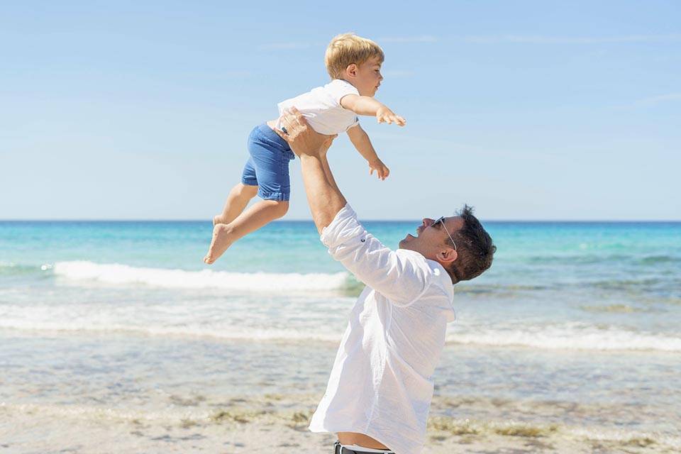 fotografía de familia en la playa de Formentera
