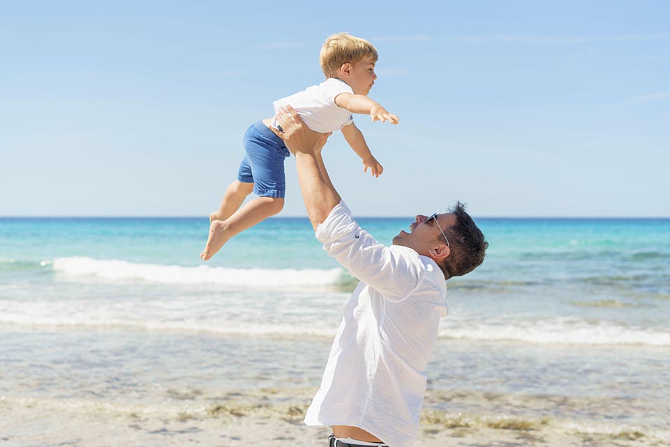 fotografía de familia en la playa de Formentera