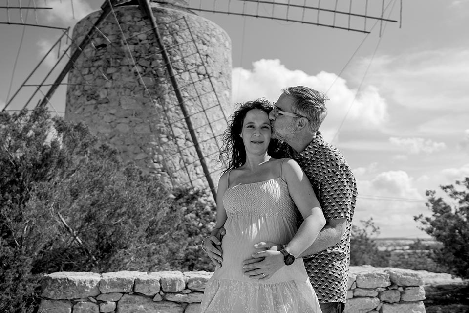 fotografía de embarazo en la playa de Formentera